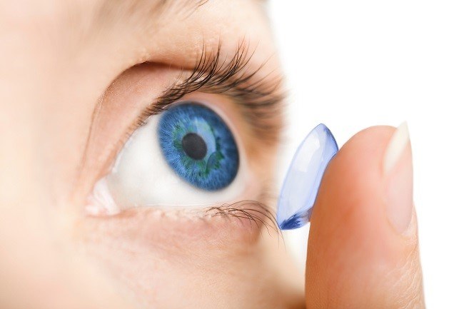 Tips Aman untuk Menghindari Risiko Penggunaan Lensa Kontak